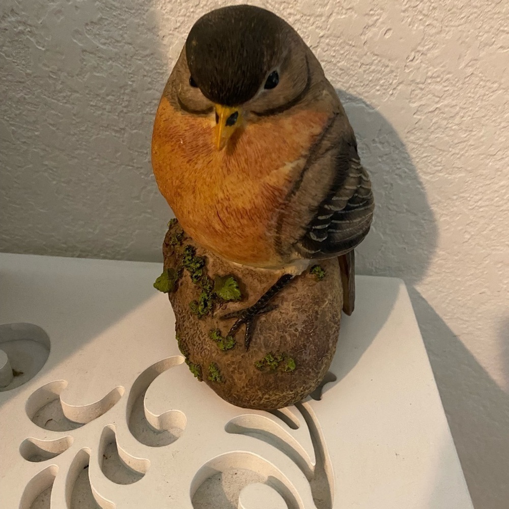 American Robin Lifelike Resin Hand Painted 7” Decor  Whimsical Bird Statue